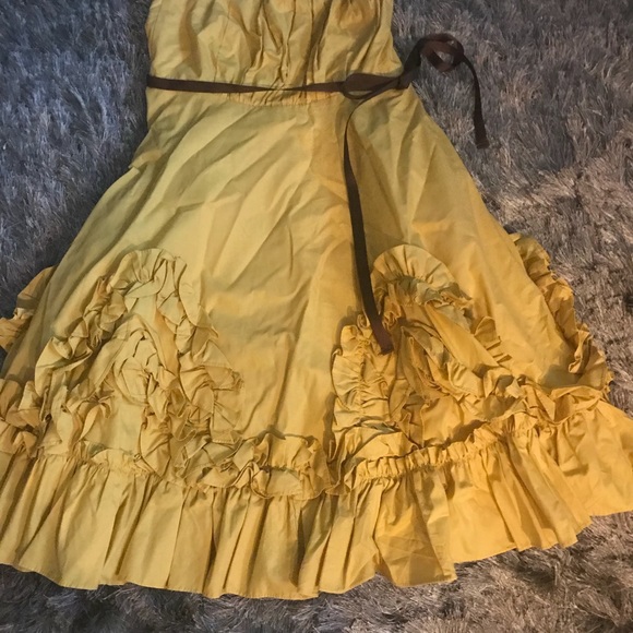 Make a statement in yellow - Picture 2 of 4